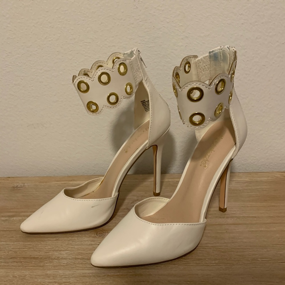 Shoe dazzle heels